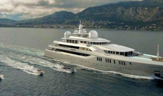 piscina-su-megayacht.jpg